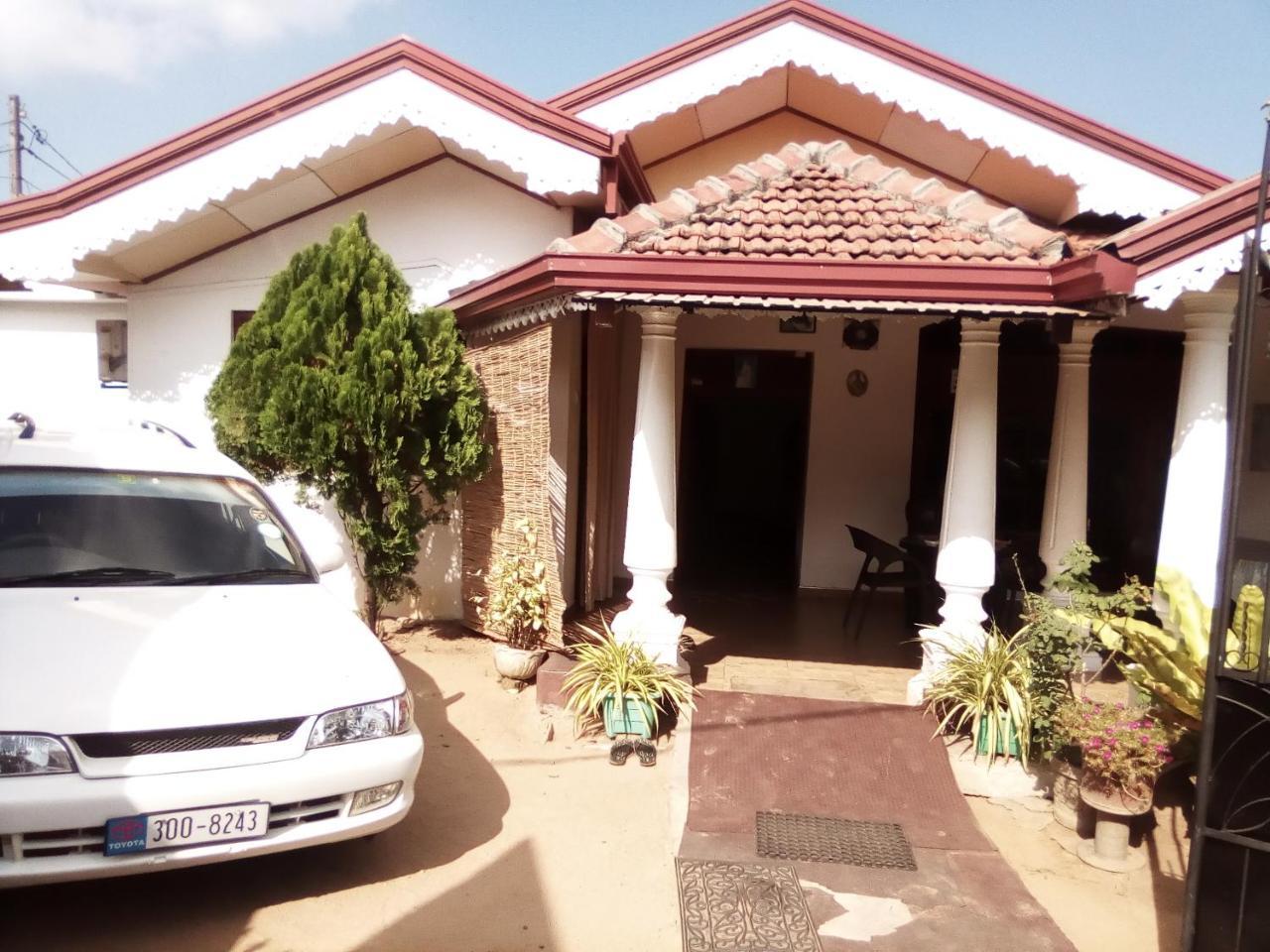 Lakshmi Family Villa Negombo Exterior photo